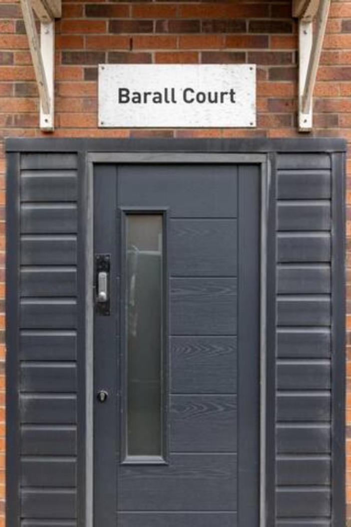 Orange Rentals- Close To Anfield- Sleeps 6 Guests- Free Parking!