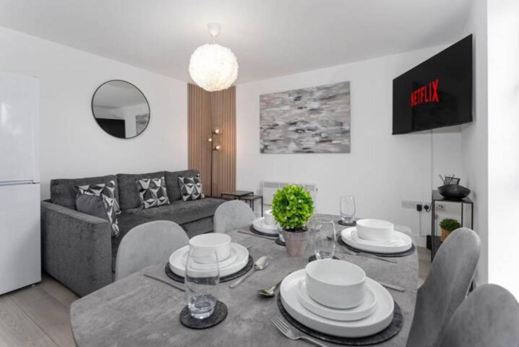 Orange Rentals- Close To Anfield- Sleeps 6 Guests- Free Parking! Apartment