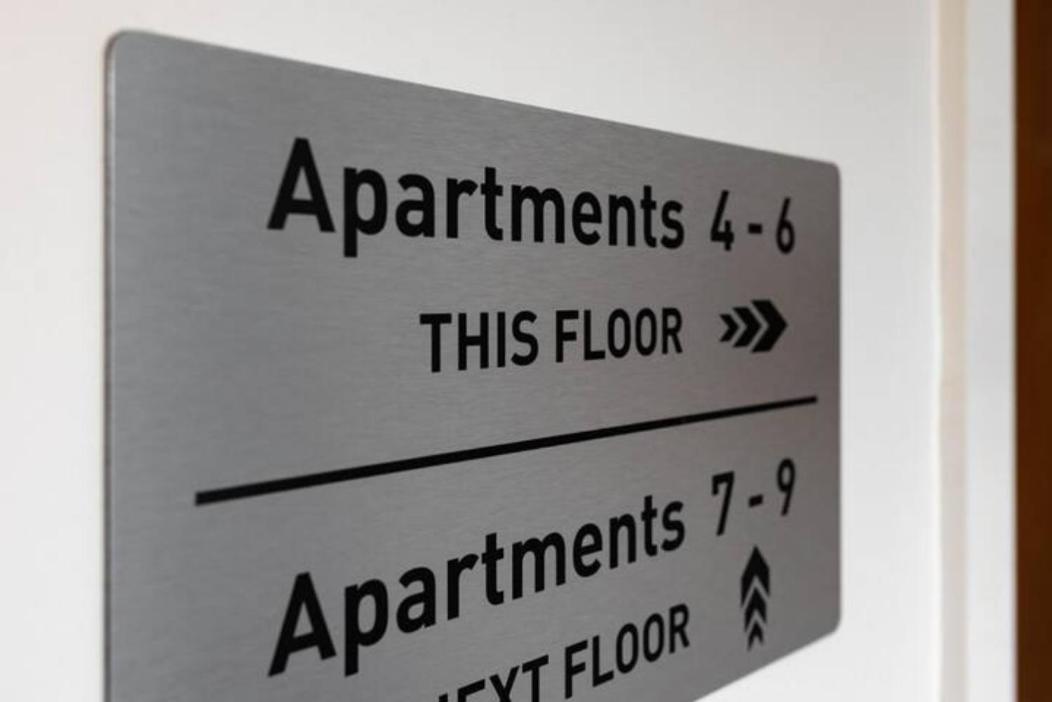 Orange Rentals- Close To Anfield- Sleeps 6 Guests- Free Parking!