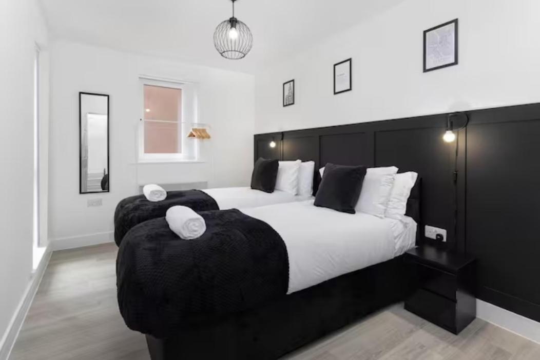 Orange Rentals- Close To Anfield- Sleeps 6 Guests- Free Parking! *