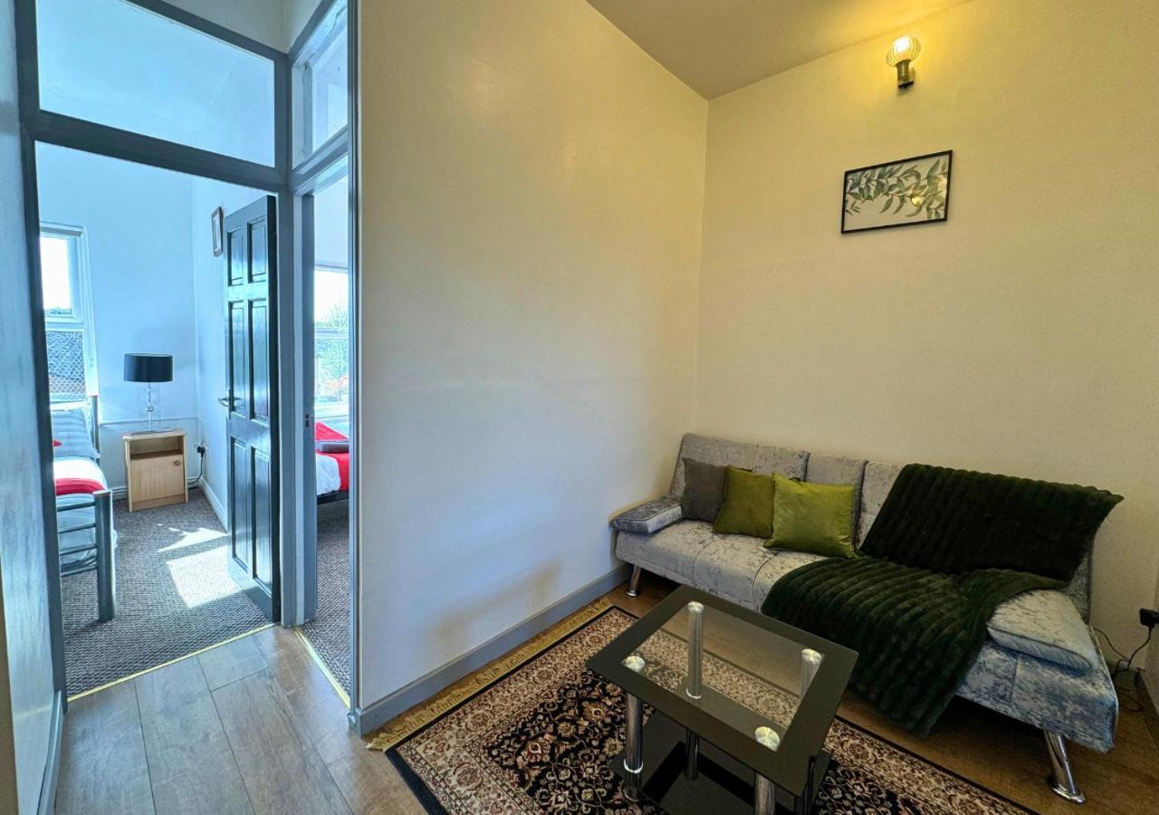 Apartment Relaxing Getaway For Families With Free Parking