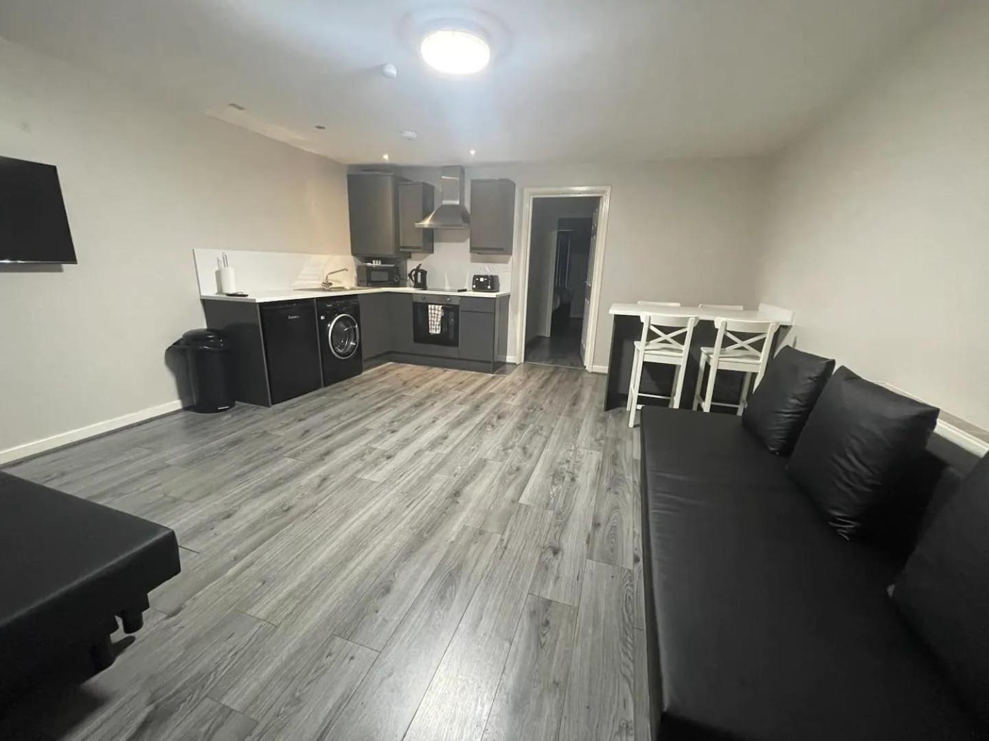Ryan I Air I - 147-153 Mill Street - Free Parking Liverpool