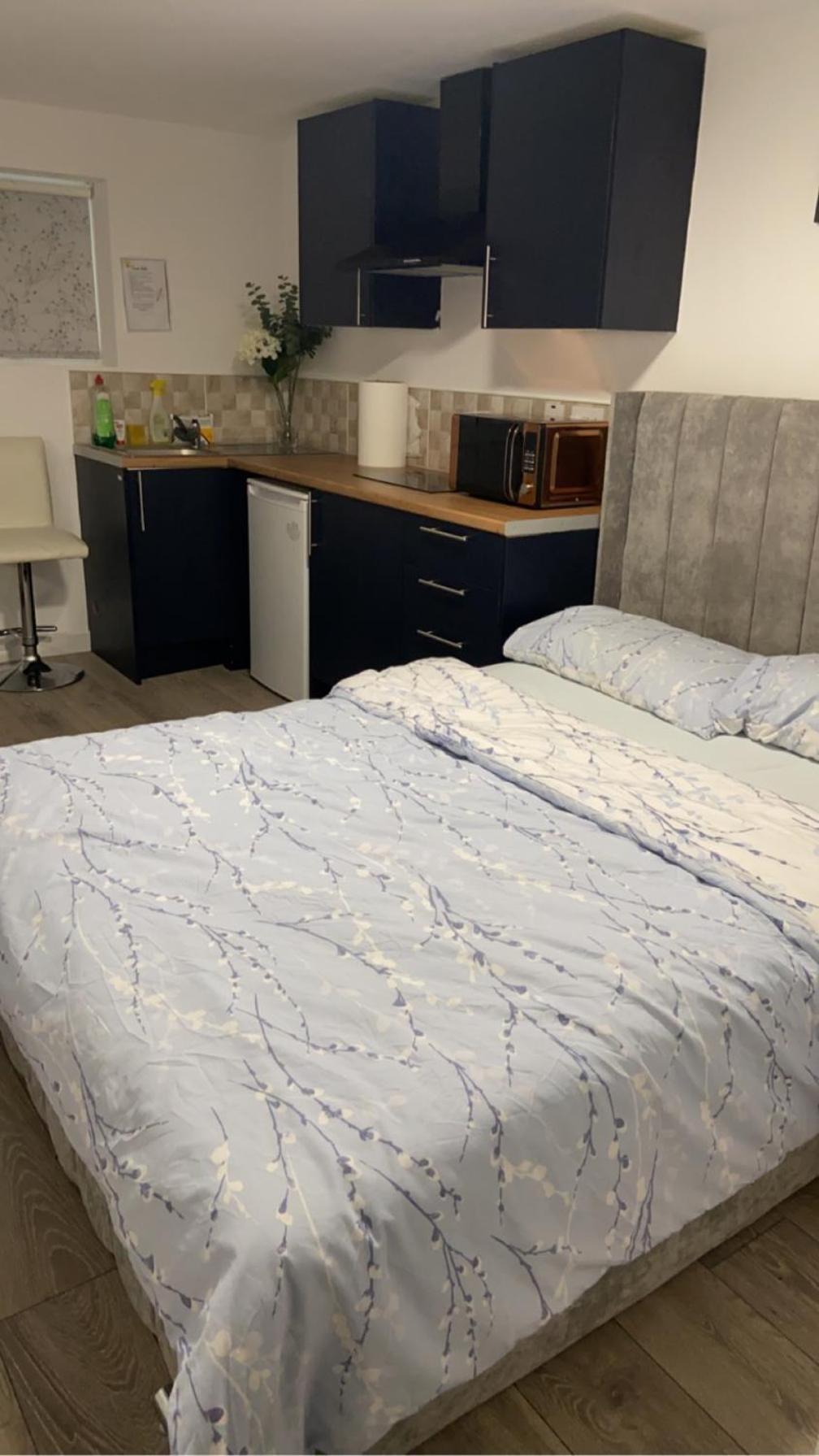Brand New Studio With Beautiful Kitchen-close To City Centre Apartment *