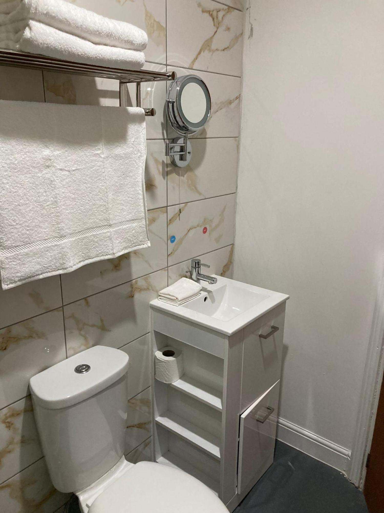 Selwyn Guest house *
