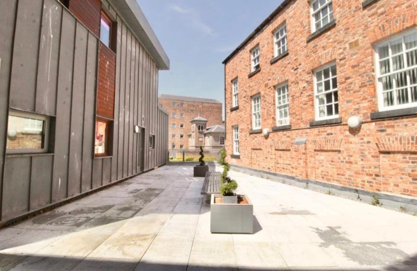 Campbell Square 3 * Liverpool