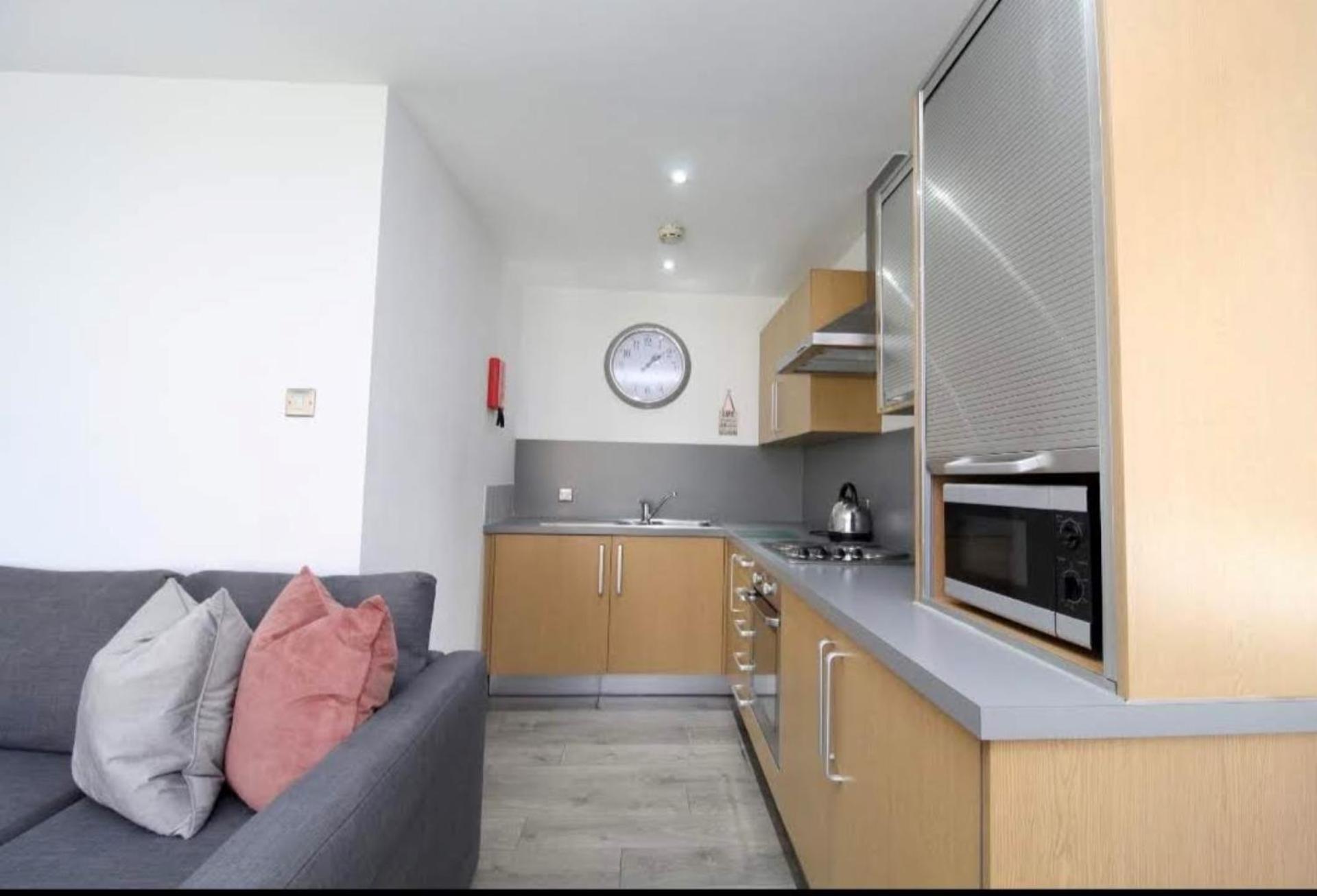 Campbell Square 3 Apartment