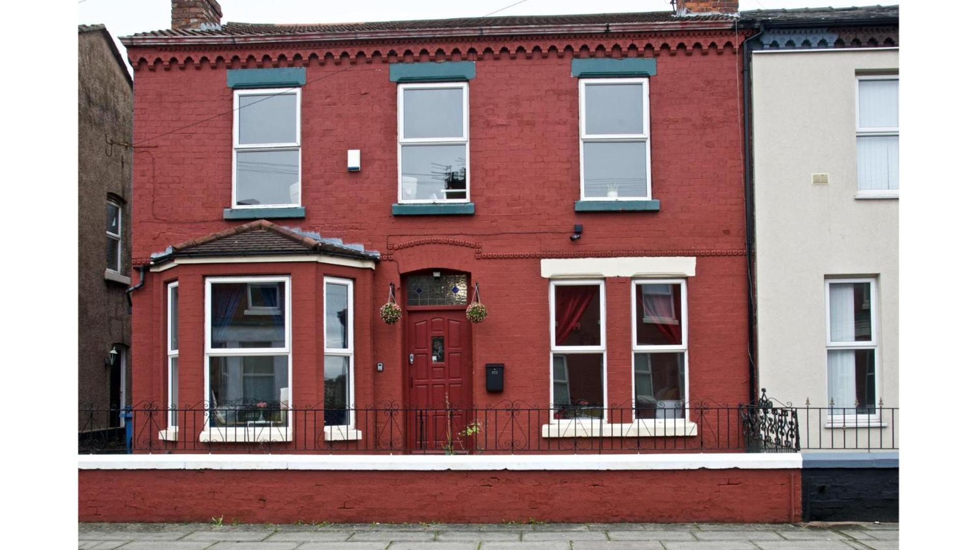 Spacious 6-bedroom Fully Furnished