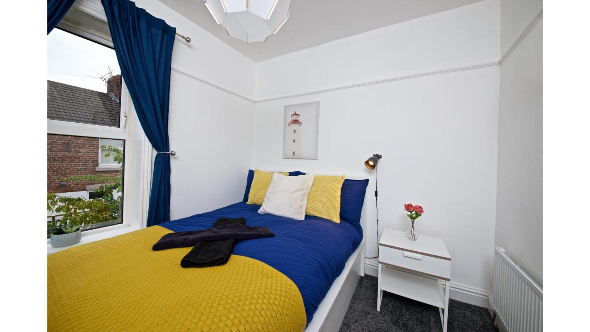 Spacious 6-bedroom Fully Furnished * Liverpool