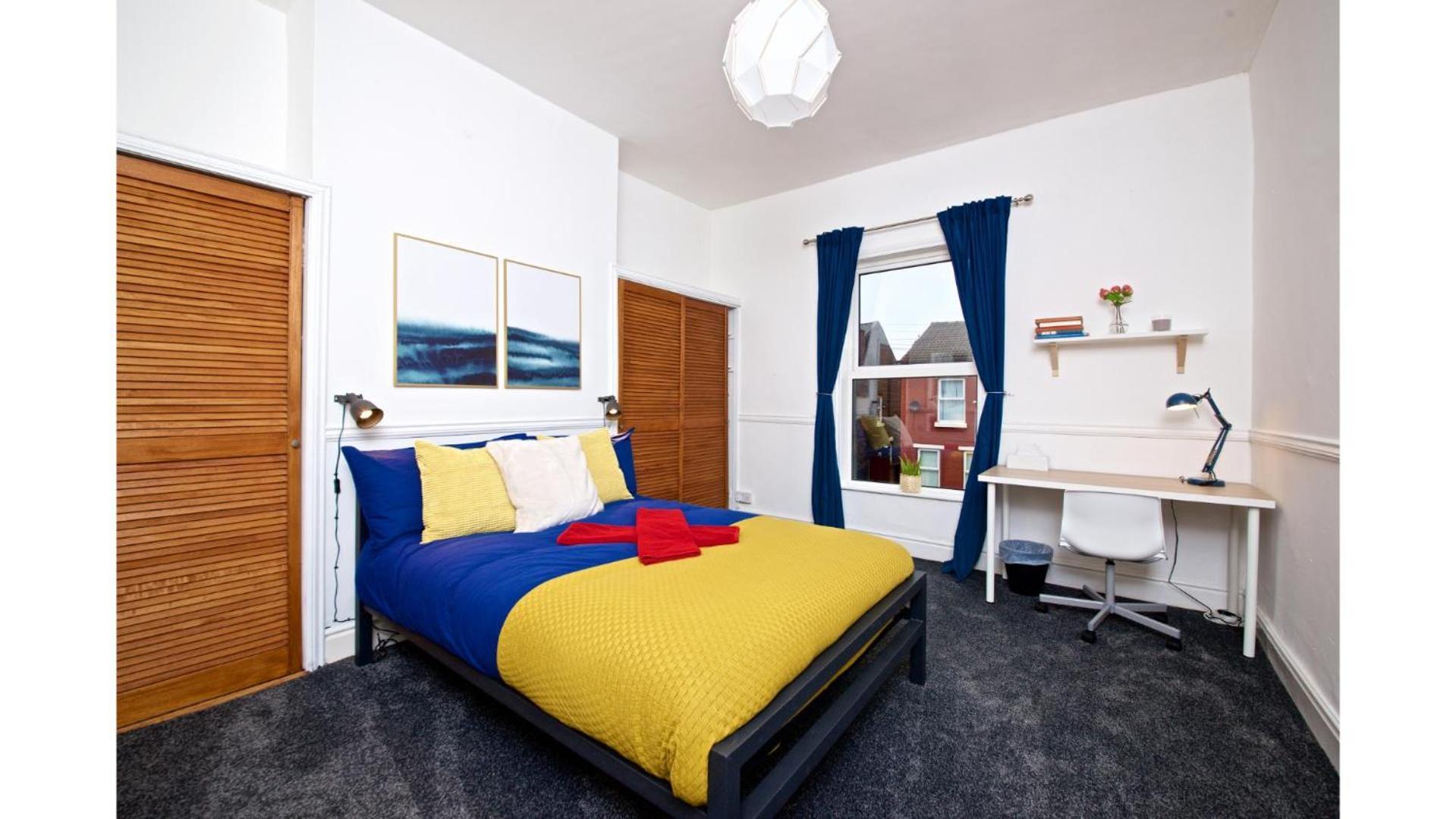 Spacious 6-bedroom Fully Furnished Holiday home