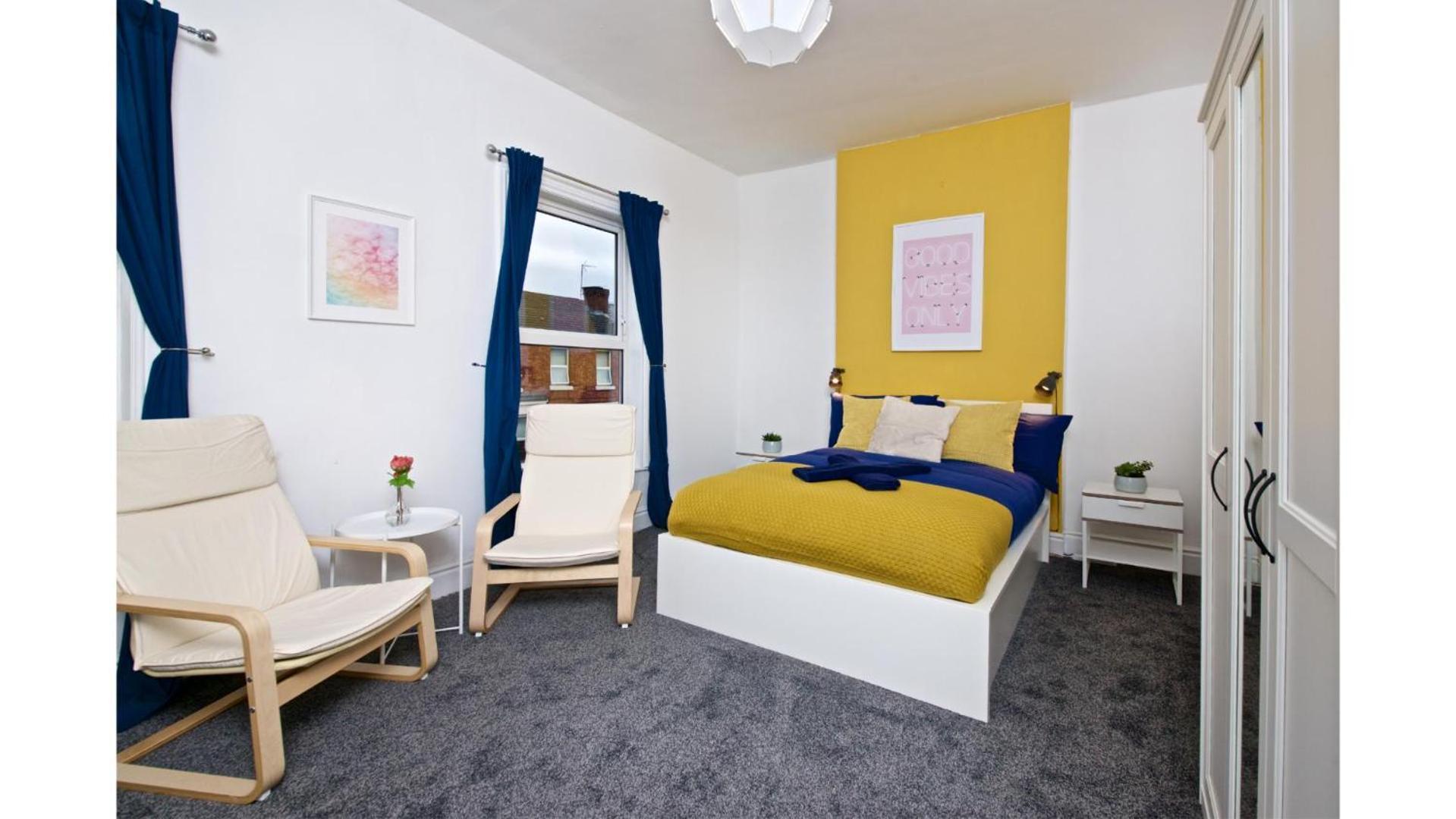 Spacious 6-bedroom Fully Furnished Holiday home *
