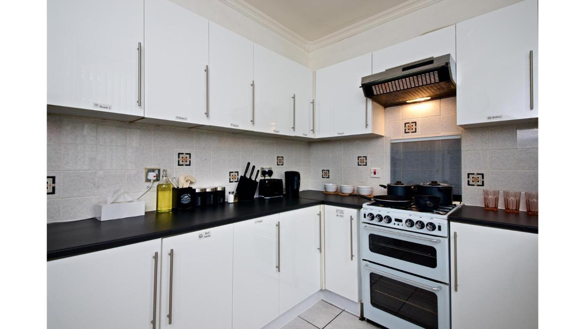 Holiday home Spacious 6-bedroom Fully Furnished *