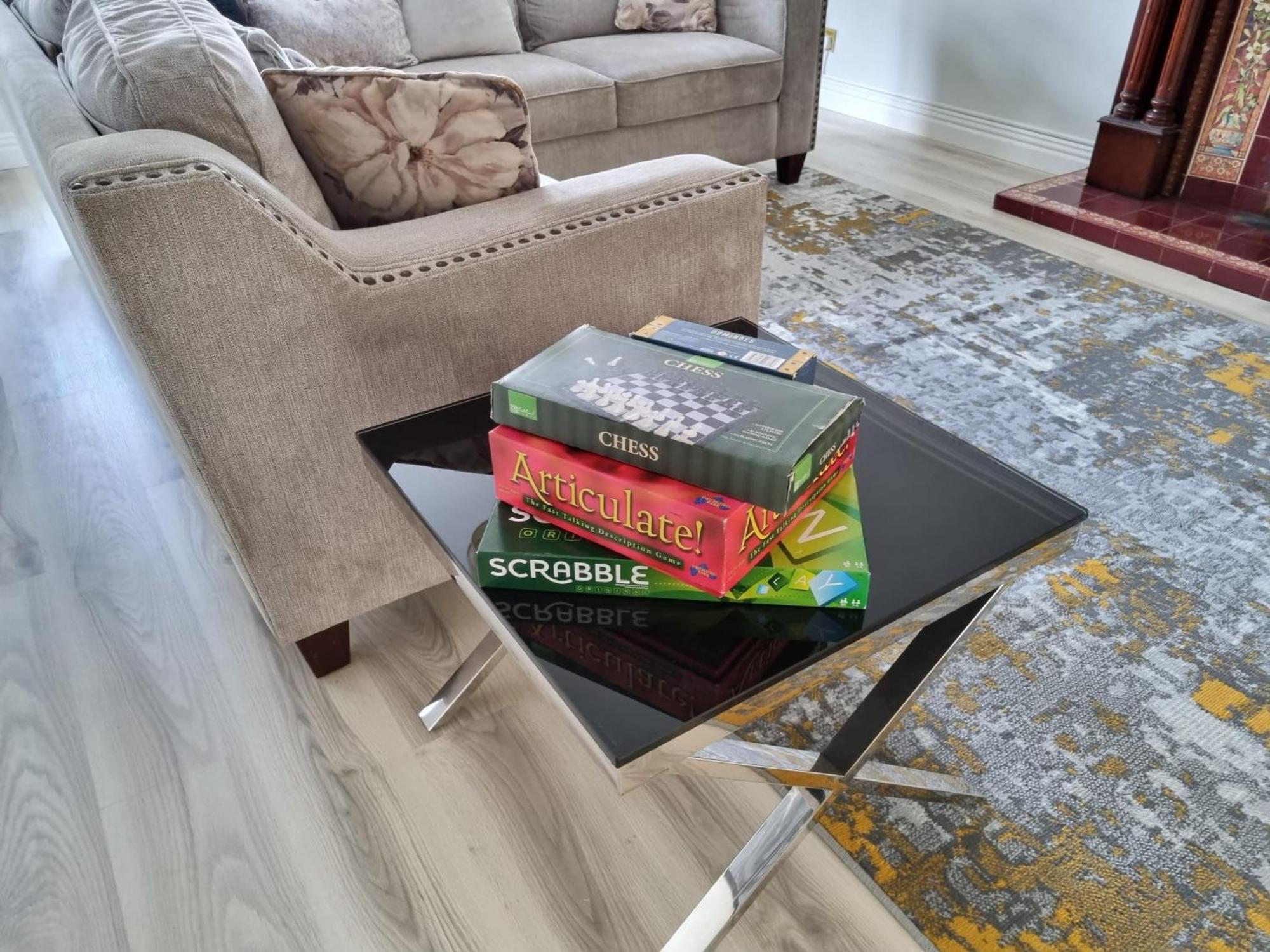 Molineux House 4 Bed With 2 Ensuite Bedrooms, Sleeps 7, Private Gated Parking, Spacious Garden, 5 Mins Walk From Broadgreen Train Station, Close To M62
