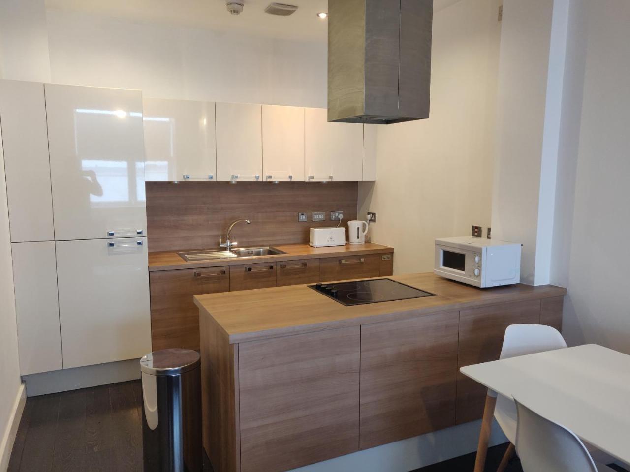 Canal Side By Serviced Living Apartment *