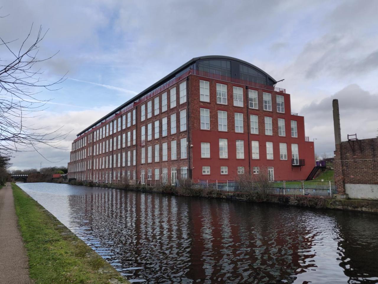 Apartment Canal Side By Serviced Living