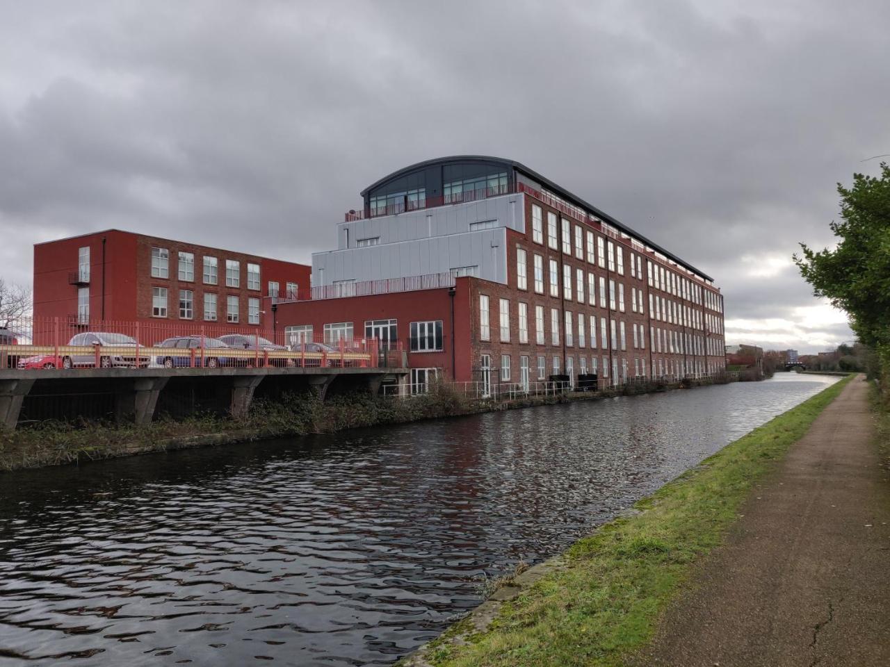 Canal Side By Serviced Living Apartment