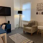Bright, Comfortable Home, Convenient For City Centre
