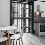 Beautiful 11-Bed House In Liverpool