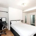 Liverpool City Centre - Fabulous 3 En-Suite Bedrooms - Sleeps 10 People