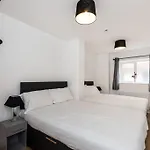 Liverpool City Centre - Fabulous 3 En-Suite Bedrooms - Sleeps 10 People
