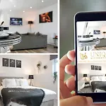 Unique Accommodation Liverpool - Luxury 2 Bed Apartments , Perfect For Business & Families, Book Now