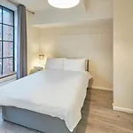 Host & Stay - Concert Square