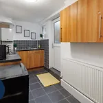 Flatzy - Modern Apartment Close To Football Stadiums