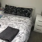 Stylish & Modern 4 Bedroom Sleep 8