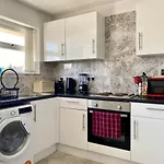 Cosy Flat - Access To City Centre/Airport/Stadiums