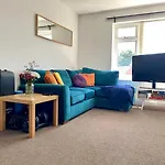 Cosy Flat - Access To City Centre/Airport/Stadiums