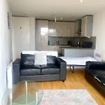 *City View* 1 Bedroom Central Apartment With Balcony