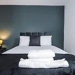 Cosy 3 Bed 3 Bath House - Central Liverpool -Self Check-In & Free Parking!