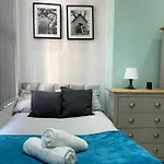 Stunning 4 Bed 4 Bath House In Liverpool
