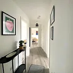 Lovely Stylish Apartment Near Penny Lane! Free Parking