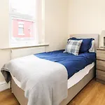 Liverpool City Centre House With Parking & Wifi By Amazing Spaces Relocations Ltd