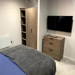 Luxury 1 Bed Full Apartment With Balcony