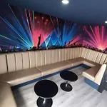 Penthouse Apartment, Sleeps 21 With Terrace