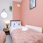 Trendy House, Close To Stadiums, Free Wifi And Car Park