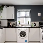 Immaculate 4 Bed In Liverpool By Hinkley Homes Short Lets & Serviced Accommodation
