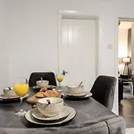 Immaculate 4 Bed In Liverpool By Hinkley Homes Short Lets & Serviced Accommodation