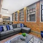 Host & Stay - Bands Warehouse V