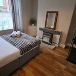 Entire House Near City Centre With Parking Permit
