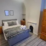 Entire House Near City Centre With Parking Permit