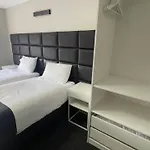 Hosted By Ryan - 2 Bedroom Apartment