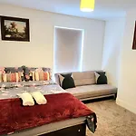 Hawkins Town House Near City Ctr And All Amenities