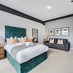 Host & Stay - Manhattan House 8