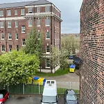 City Centre Flat, Free Parking, Period Property