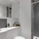 Zeni Ensuite, In Liverpool
