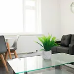New Fantastic 4Br House Near Lfc