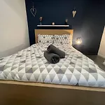 Comfortable Midtown Retreat