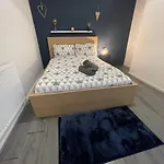 Comfortable Midtown Retreat
